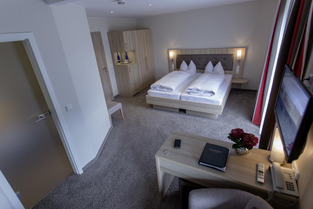 Hotel-Restaurant Birkenhof Bad Soden-Salmünster Eksteriør billede